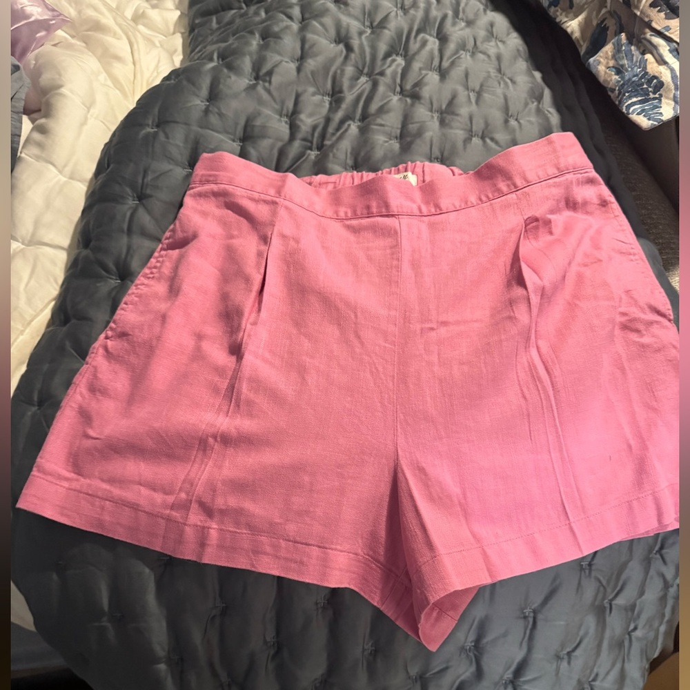 Madewell High Waist Pink Women's Shorts
Elastic back
Pleated comfy fit